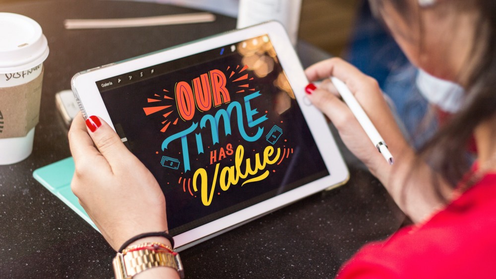 tablet con app per la creatività usto con la penna 